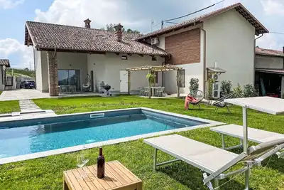 Image de Maison de vacances privée avec piscine privée, Wifi, climatisation, terrasse, vue panoramique