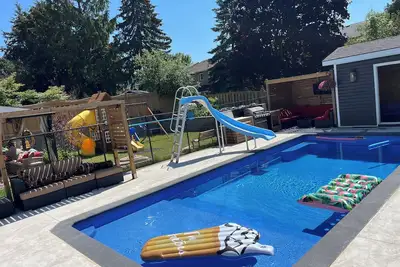 Image de Detached home with heated saltwater pool 45 minutes from Toronto