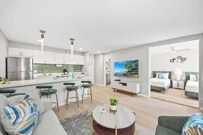Image de 6fl Renovated Waikiki Suite, Near Beach + Parking
