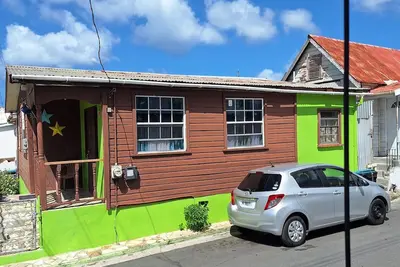 home for rent 2 bedrooms  in the city, 2 mins from the famous Brown's Beach