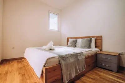 Image de Luxury Lake Nearby Free Parking Pet Friendly Apt