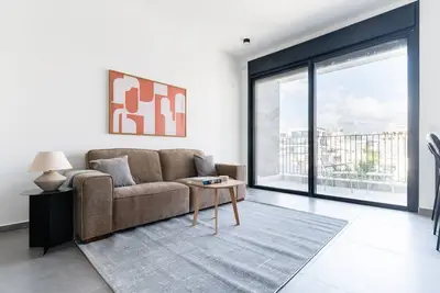 Blueground | New North, High End, Balcony (Tlv-68)