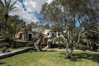 Image de Enjoy Ibiza with the family: country house with soul and local essence.