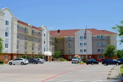 Image de Stylish Suite Near Mustangs of Las Colinas | Free Laundry + Bbq Area