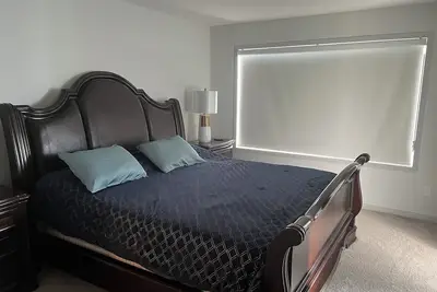 Image de Exec home 20 min to airport, 13 min to West Edmonton Mall & 26 min to Rogers Pl