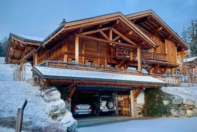 Image de Modern Swiss Chalet for skiers, golfers and entertainers above the clouds