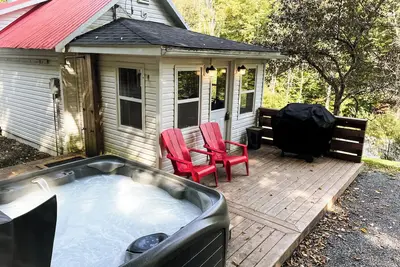 Image de Quiet Fundy Cabin Getaway - Hot Tub Retreat - Dog Friendly Escape - 25k to Fundy