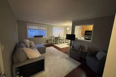 Image de Charming 1br/1ba on Main St – Heart of Laurel Living!