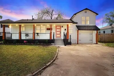 Image de Walking distance from restaurants, shopping, entertainment, and Tinker Afb
