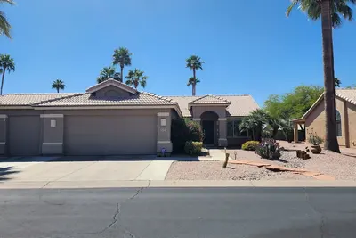 Image de Contemporary 2-bedroom house plus den in welcoming Sun Lakes Community