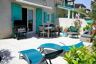 Image de Villa au calme, grande terrasse, 7 personnes. \n A 50 m de la plage du Grazel