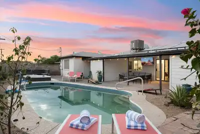 Image de Serene Sonoran Retreat - Heated Pool/Sleeps 10