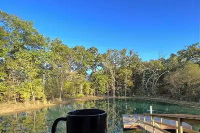 Image de Lodge in the Missouri Hills ~ stocked pond ~ secluded retreat! Sleeps 10!
