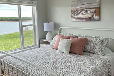 Image de Charming 3-bedroom cottage in serene New London with Ac, WiFi