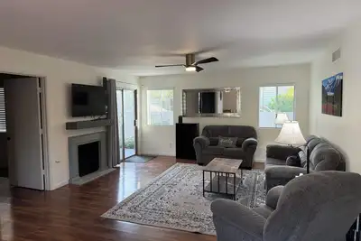 Image de Charming 2-bed 2-bath Townhome  with Den - Great Location -\nCatalina Foothills