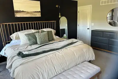 Image de Contemporary Comfort - Lux 5 Bdrm 4King Escape