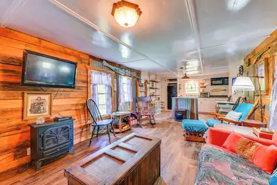 Image de Fenced Yard: Quaint Cabin Near Lake Texoma!