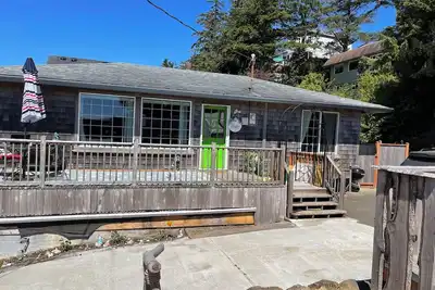 Image de Sea La Vie Cottage cozy and only an  8 minute walk to the beach.