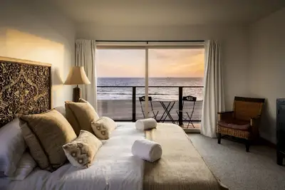 Image de New! The Triton – Manhattan Beachfront Escape