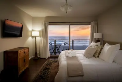 Image de New! The Nautilus – Manhattan Beachfront Retreat