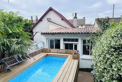 Image de Maison de ville de 100 m² avec piscine privée, à 2 pas du tram