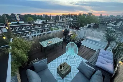 Image de Spacious & Comfy Designer Appartement with Sunny Rooftop