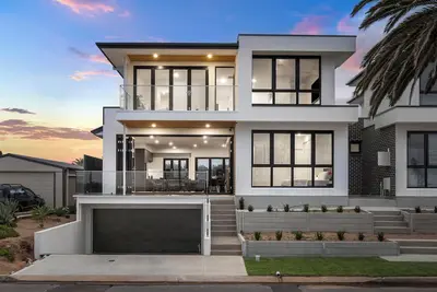 Image de 1 min walk to beach - 8 min drive to McLaren Vale -Luxury Beach House