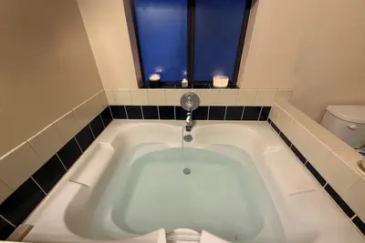 Image de Turn back time and stay at this 100% off the grid Working cattle Ranch