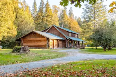 Image de American Alps Lodge: Riverfront, Hot Tub, Ev Charger, Game Room