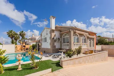Image de Villa with swimming pool by the sea
