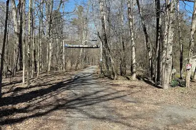 Image de Charming 1-bedroom garage cabin / in-law suite in Branch