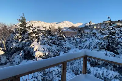 Image de 5 min walk to Flattop Trailhead! Aurora! Sauna! Amazing mountain views.