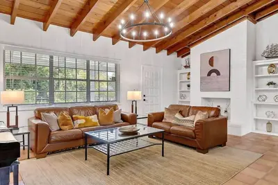 Image de 3-Home Compound 12br/7ba w/ Pool & Bbq, Sleeps 24