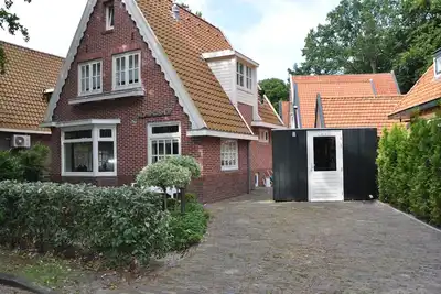 Image de Coastal Comfort & Dutch Charm in the Heart of Artists Village Bergen