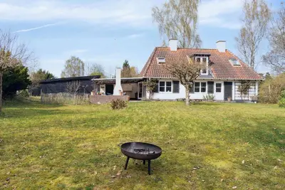 Image de Charming house with 5000m² garden and forest