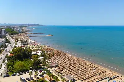 Image de One Bedroom Holiday Apartment in Golem 094