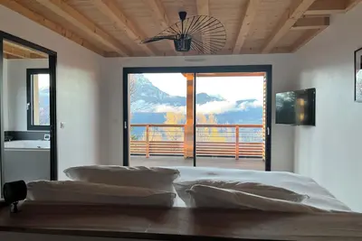Image de Charming 2-bedroom hotel suites with jacuzzi in welcoming Saint-Apollinaire