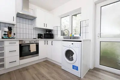 Image de City \/ Sleeps 5 \/ Tv Every Room