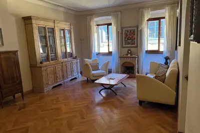 Image de Top floor in historic building in downtown Prato, with garage within walking distance