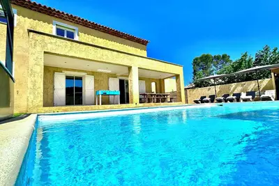 Image de Villa Provençale avec Piscine, Jacuzzi à 25 min de la Mer!
