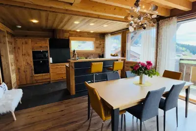 Image de Chalet Valérie - 7 pers. - 3 chambres - 4 lits - 2 salles de bain - Piscine