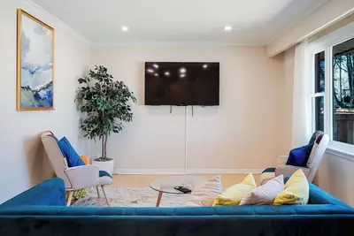 Image de Stylish, Spacious 6-Bedroom Home. 30 minutes from Downtown Toronto