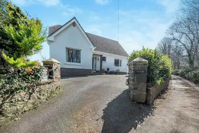 Image de 4 chambres à coucher à New Quay