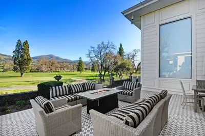 Image de Stylish Cottage w/ Kitchen + Pool Access