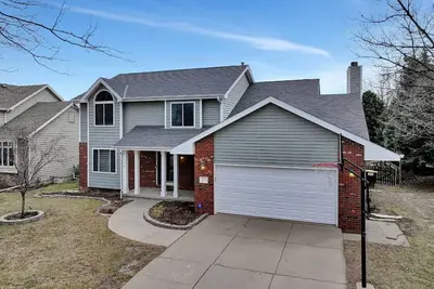 Image de Massive 6 bedroom in a great area!