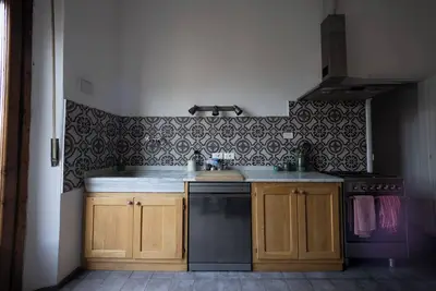 Image de Family Home with Elevator and Ac at Smn Train Station