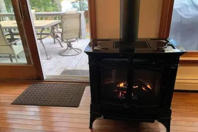 Image de Beautiful Year Round Maine Retreat:  Lakeside Cottage with dock and boats