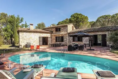 Image de Authentique Mas provençal familial avec piscine, au calme, niché dans la pinède.