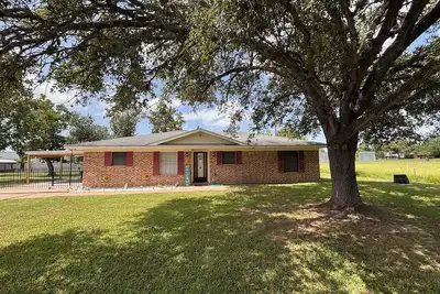 Image de Rustic Anchor Retreat- Charming Large Two bedroom house in the country.