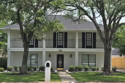 Image de New Orleans fashion and flare with cozy southern charm.